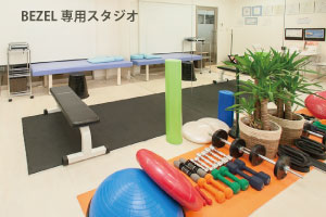 ����body studio BEZEL�I�A�V�X�Z�g�X ���Ɍ��_�ˎs�����Z�g�{��1-1-2 JR�Z�g�wNK�r��3F
